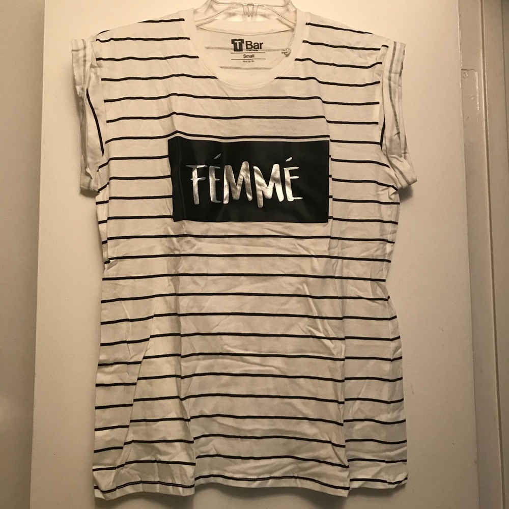 Striped rolled sleeves t-shirt.